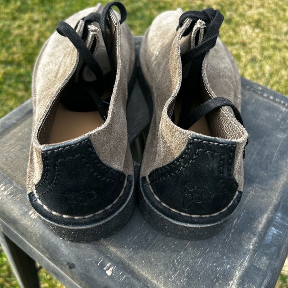 Clark’s Chukka boots size - 9.5 - Picture 2 of 4